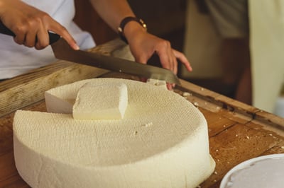 Comment fabrique-t-on un couteau : guide complet 2026 pour débutants