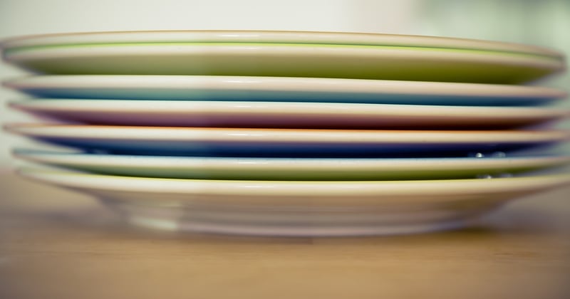 Porcelaine au lave vaisselle : nos astuces pour éviter les éclats et taches