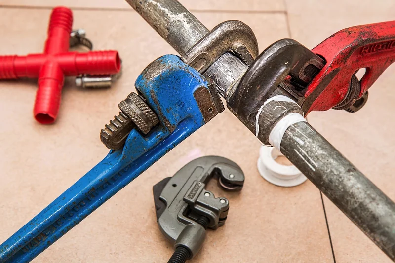 Réparateur agréé ou bricolage maison : le vrai coût