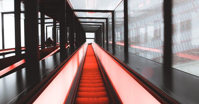 Monte-escalier Stannah prix : le vrai budget à prévoir